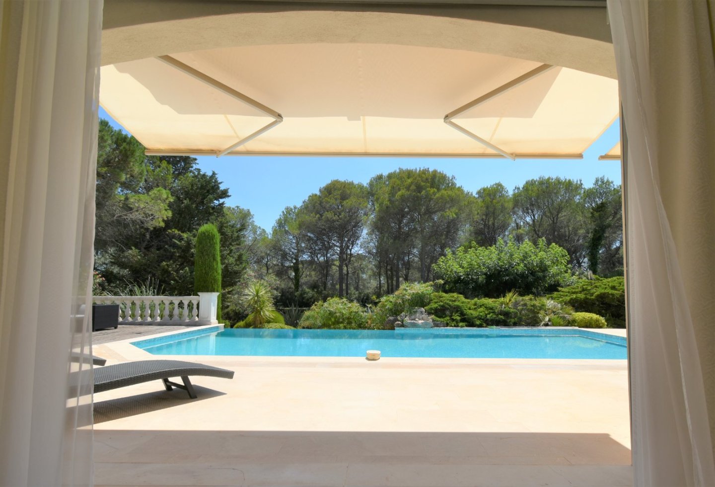 VILLA A VENDRE - ST RAPHAEL - 200 m2 - 1480000 €