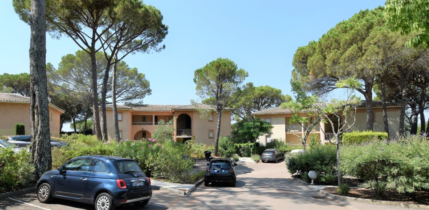 APPARTEMENT T1 A VENDRE - ST RAPHAEL - 29.6 m2 - 150000€
