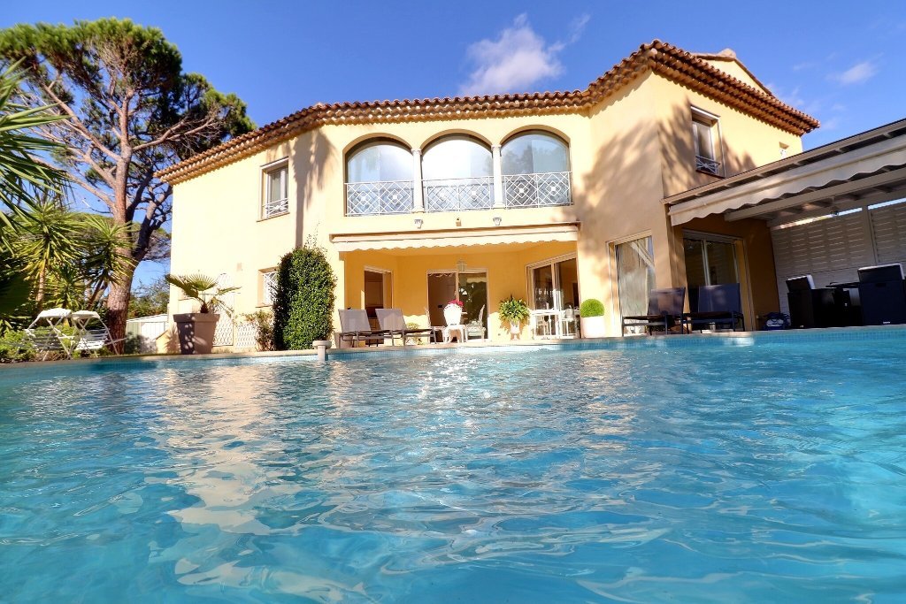 VILLA FOR SALE - ST RAPHAEL - 180 m2 - 1294000 €