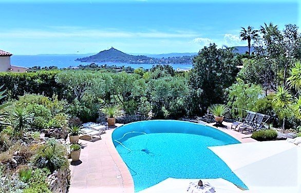 villa A VENDRE - ST RAPHAEL - 175 m2 - 1750000 €
