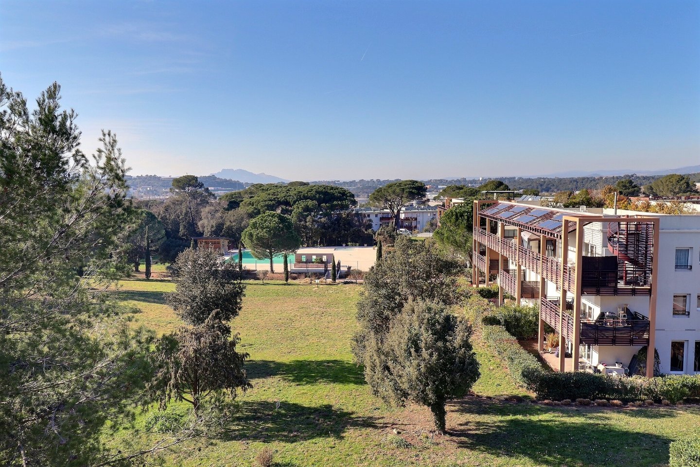 APPARTEMENT T2 A VENDRE - FREJUS - 48,45 m2 - 243200 €