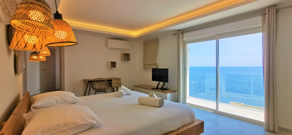 VILLA VUE MER A VENDRE - ANTHEOR - 400 m2 - 3500000 €
