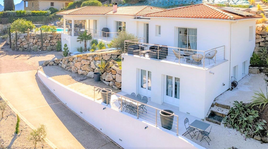 VILLA A VENDRE - LES ADRETS DE L ESTEREL - 220 m2 - 1386000 €