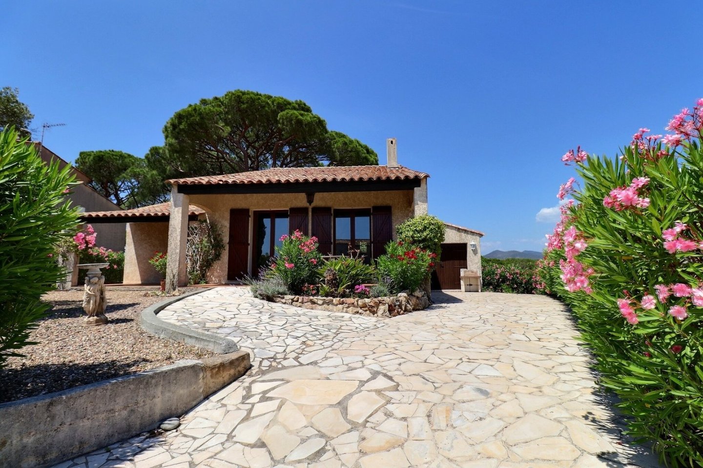 MAISON A VENDRE - FREJUS - 92 m2 - 527000 €