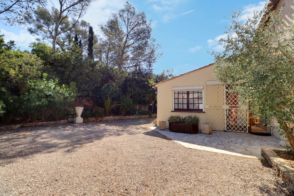 APARTMENT 3 ROOMS FOR SALE - ST RAPHAEL - 219.98 m2 - 699000 €