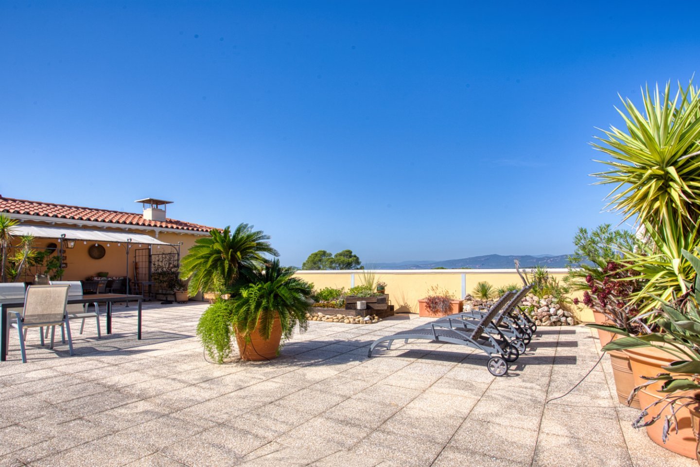 APARTMENT 5 ROOMS FOR SALE - FREJUS - 151.61 m2 - 760000 €