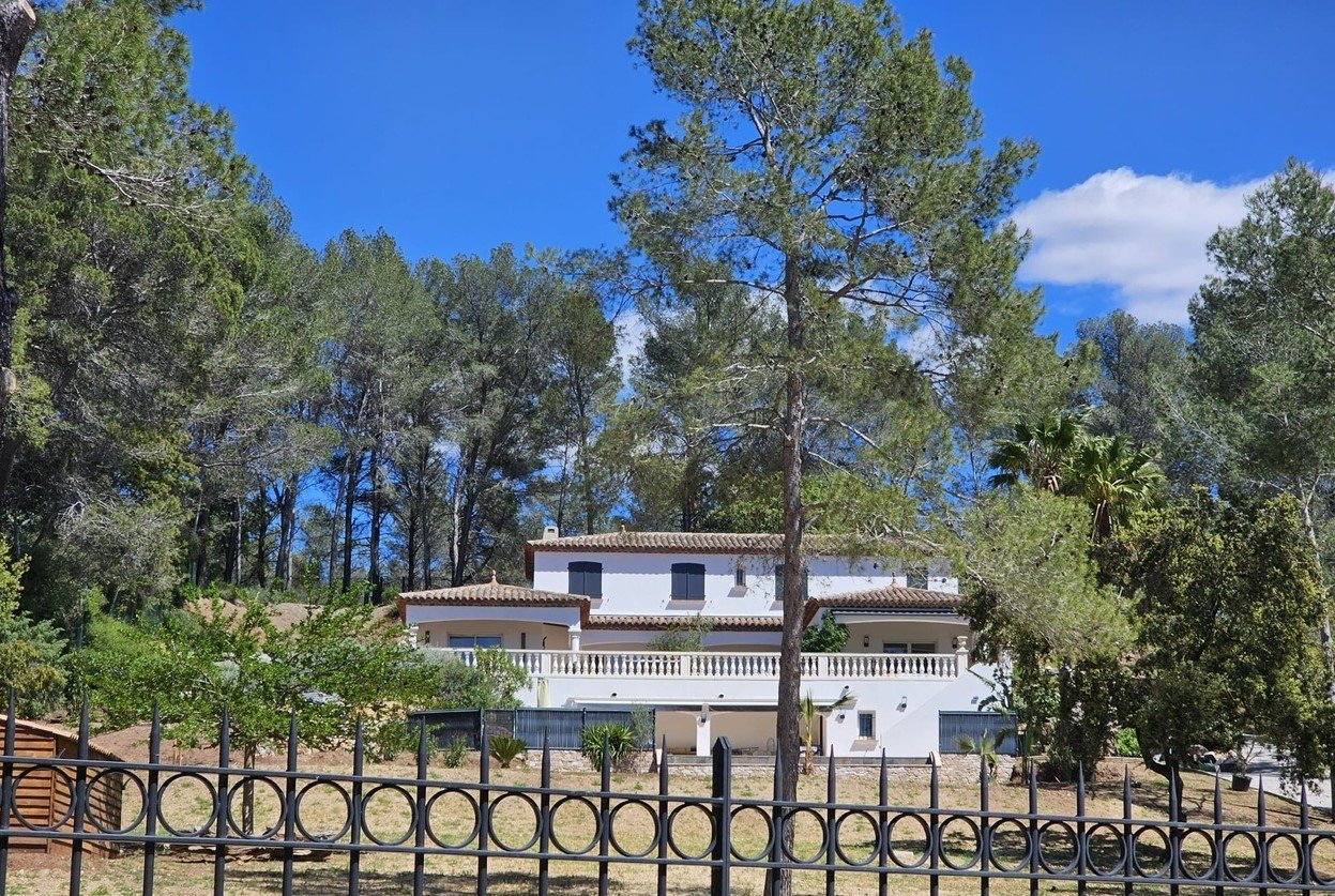 VILLA FOR SALE - PUGET SUR ARGENS - 220 m2 - 1565000 €