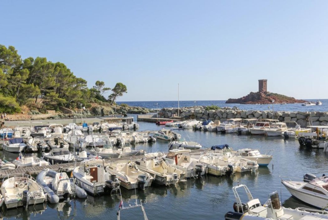 APPARTEMENT T2 A VENDRE - ST RAPHAEL - 27.6 m2 - 185000€