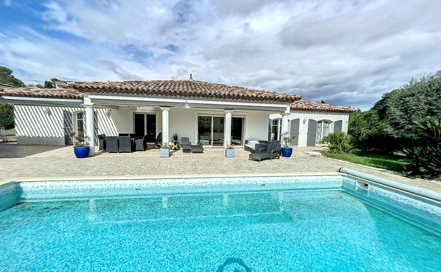 VILLA A VENDRE - ST RAPHAEL - 143 m2 - 1040000€