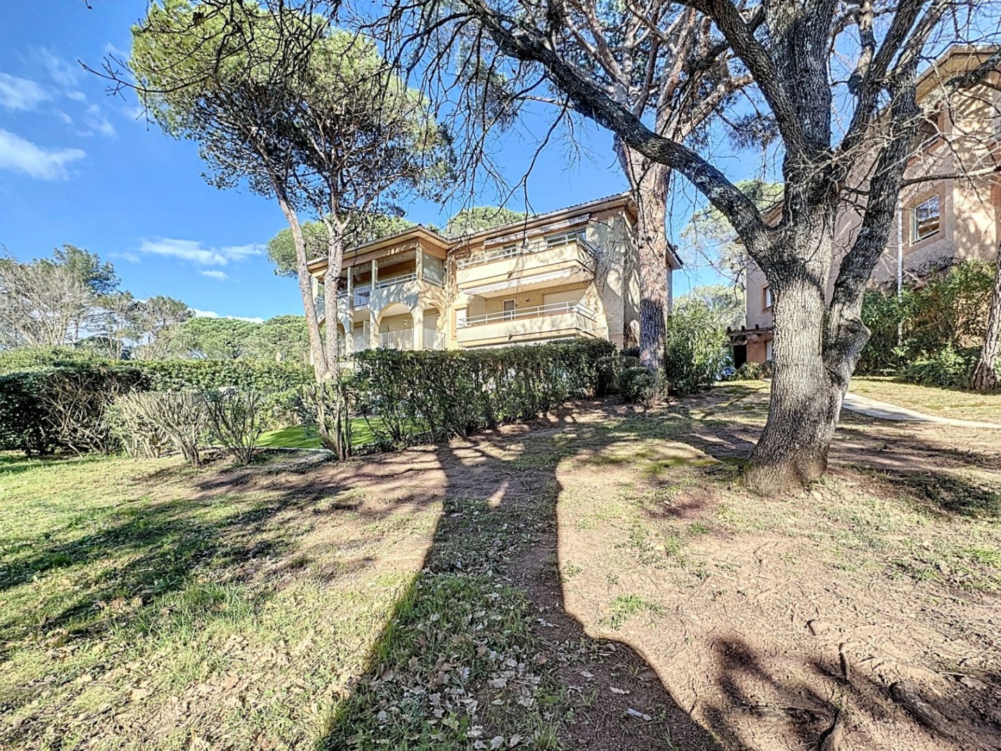 STUDIO FOR SALE - ST RAPHAEL - 27 m2 - 194000€