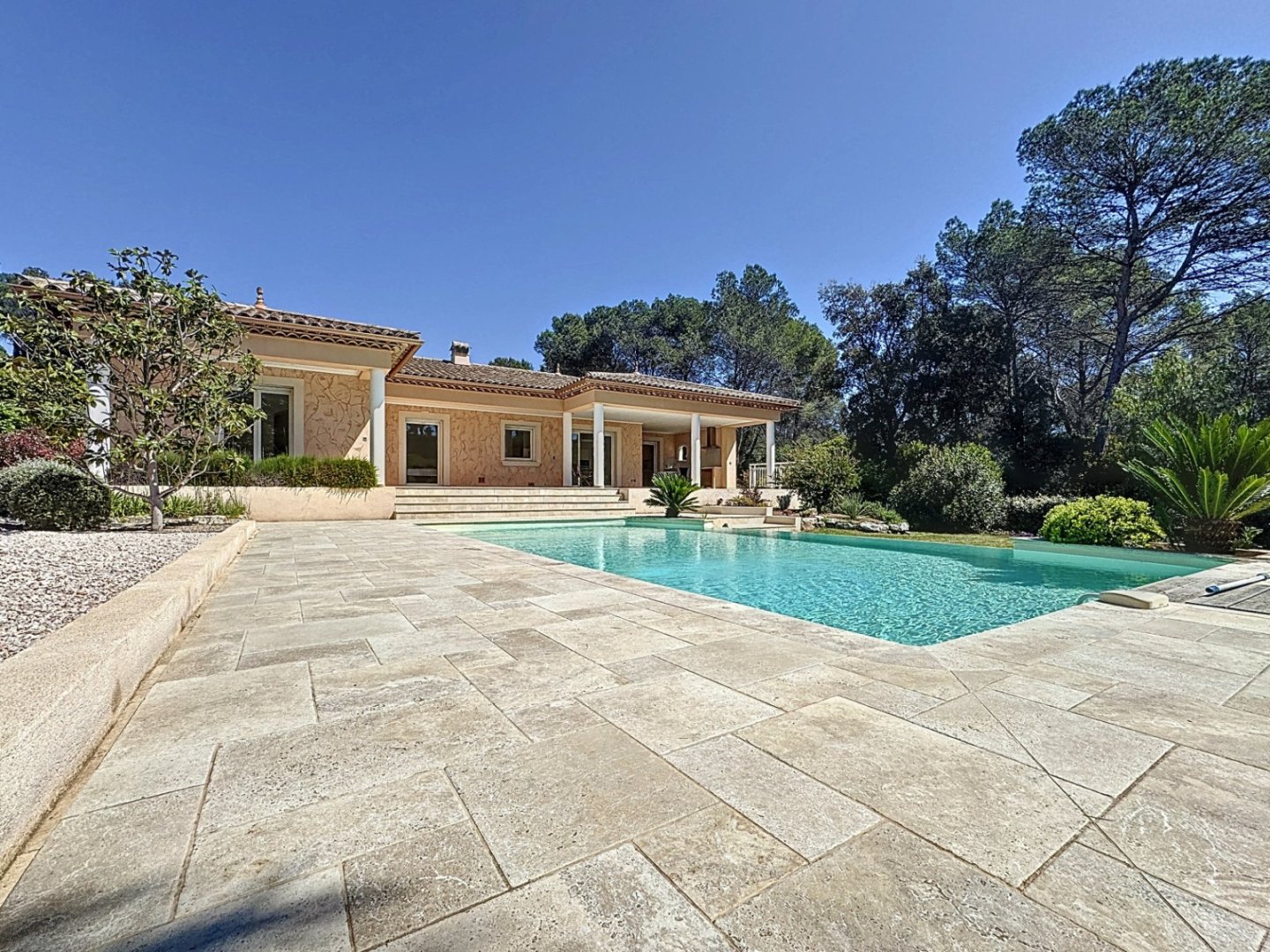 VILLA FOR SALE - ST RAPHAEL - 220 m2 - 1550000€