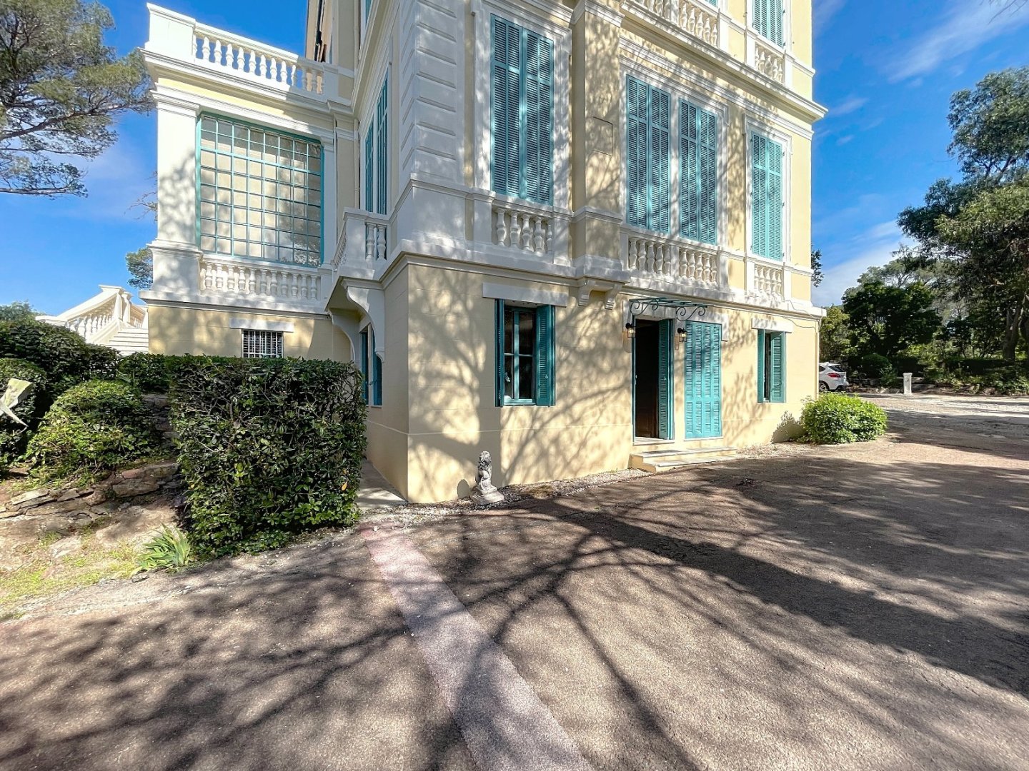 APARTMENT 3 ROOMS FOR SALE - ST RAPHAEL - 90.41 m2 - 390000€