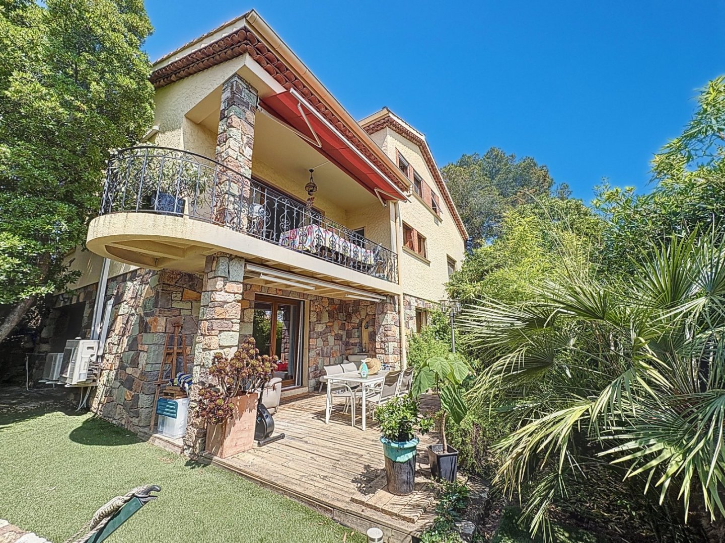 VILLA A VENDRE - ST RAPHAEL - 200 m2 - 760 000 €
