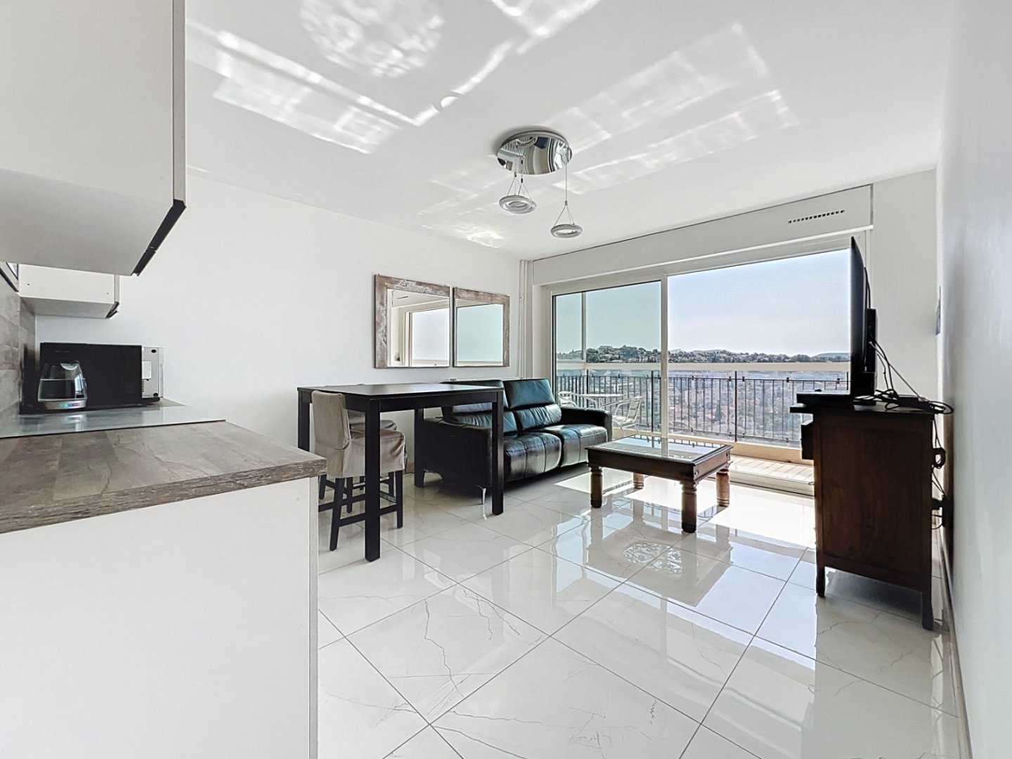 T2 CENTRE VILLE A VENDRE - ST RAPHAEL CENTRE VILLE - 47.7 m2 - 499000€