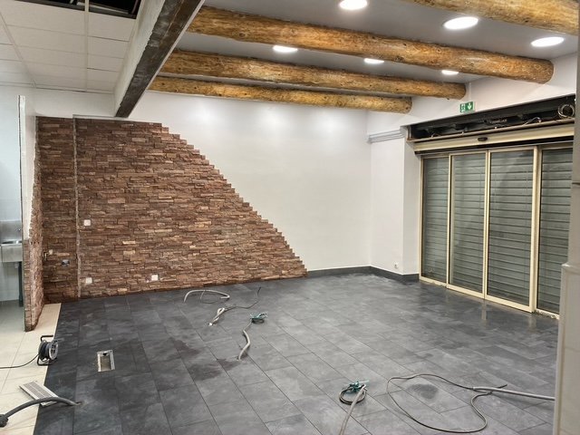 ensemble immobilier avec appartement et commerce A VENDRE - AUBAGNE - 153 m2 - 575 000 €