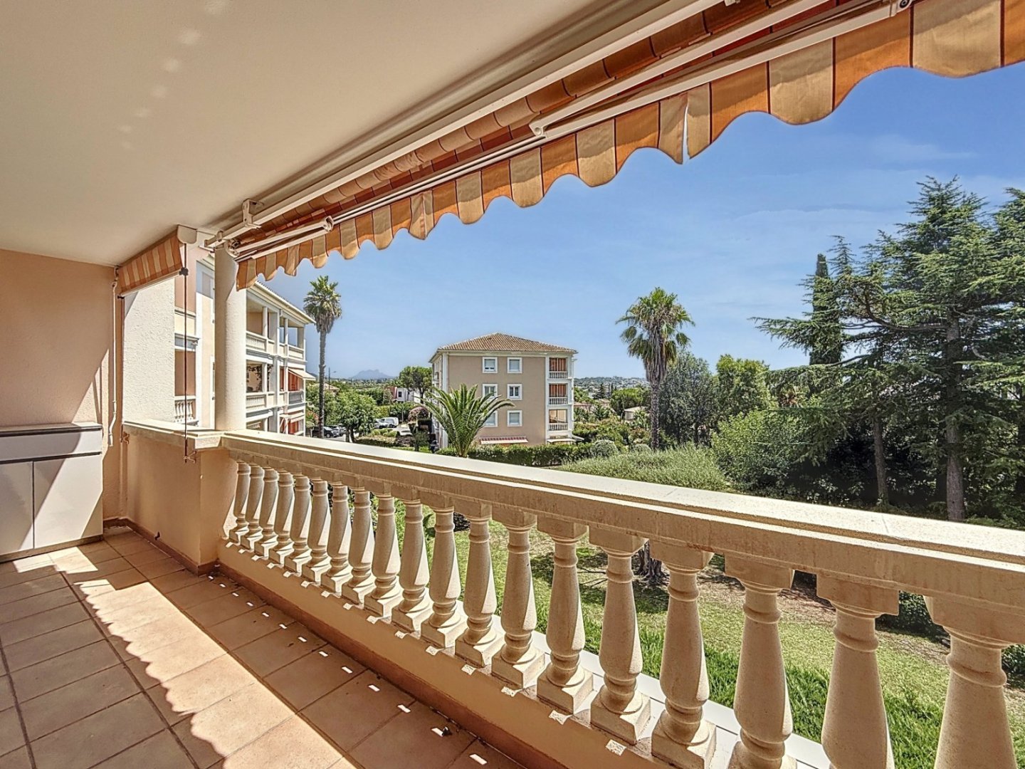 APPARTEMENT T4 A VENDRE - FREJUS - 94.18 m2 - 431 000 €