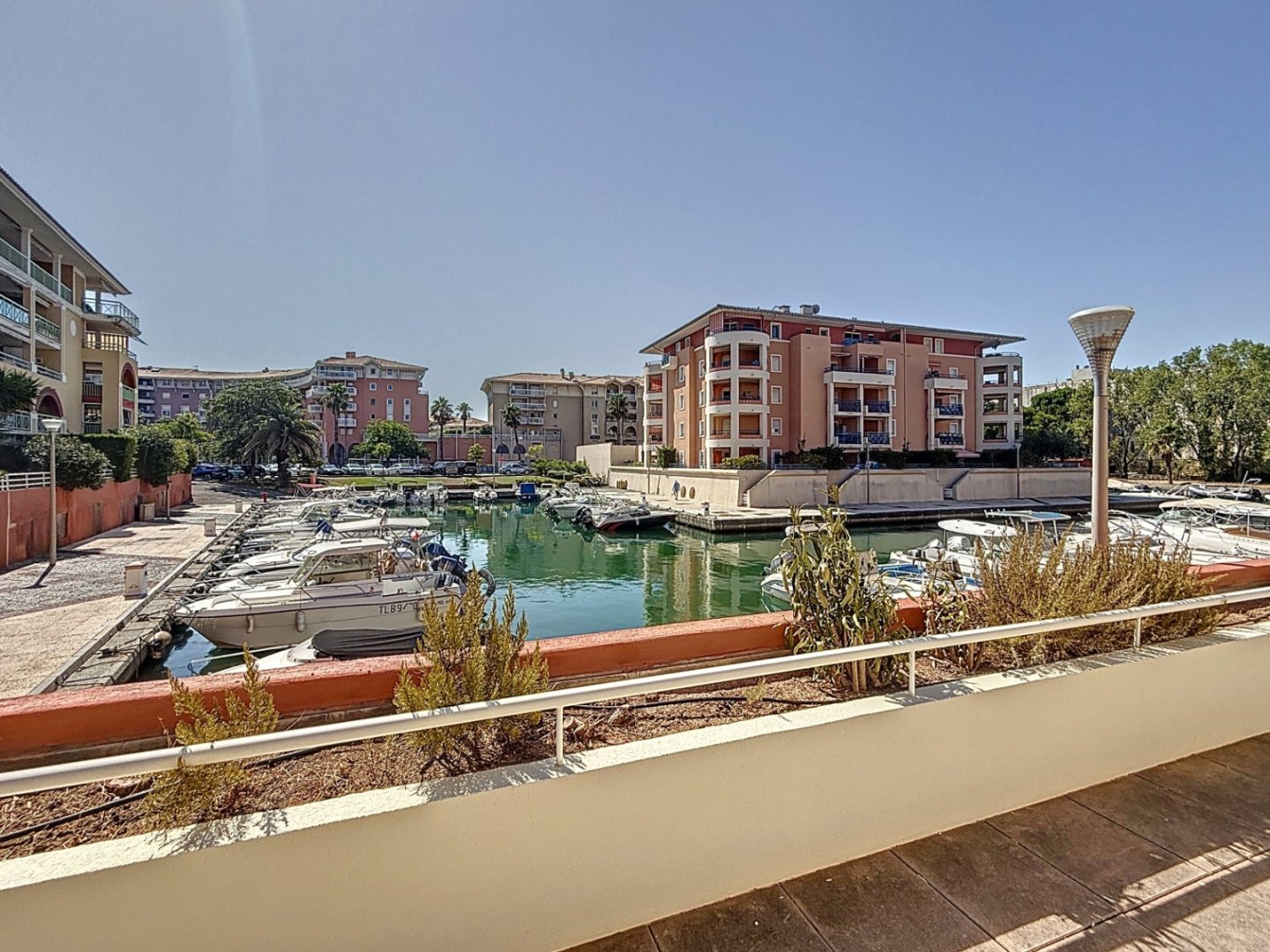 APPARTEMENT T3 PORT FREJUS A VENDRE - PORT FREJUS - 63 m2 - 430 000 €