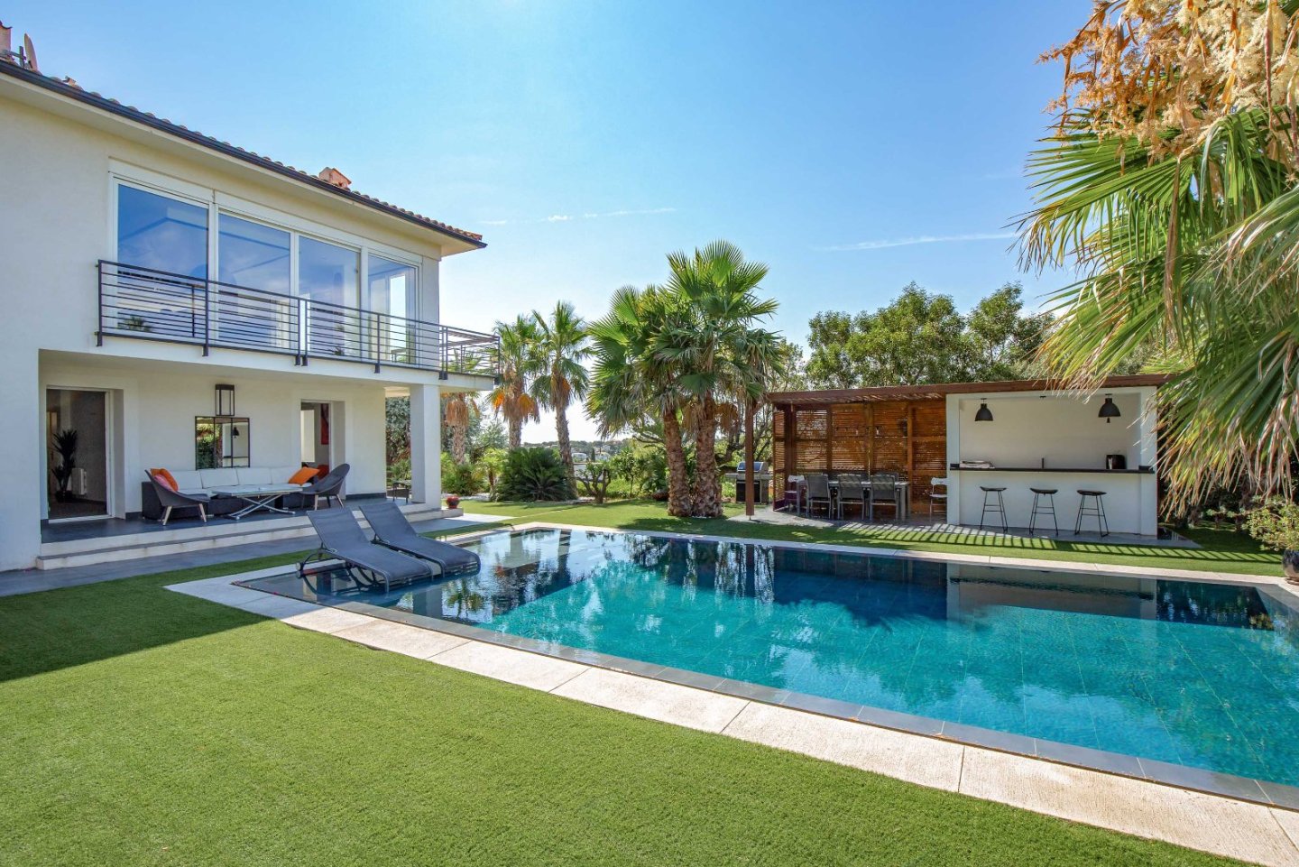 VILLA 5 PIECES A VENDRE - FREJUS SAINT-AYGULF - 188 m2 - 950 000 €