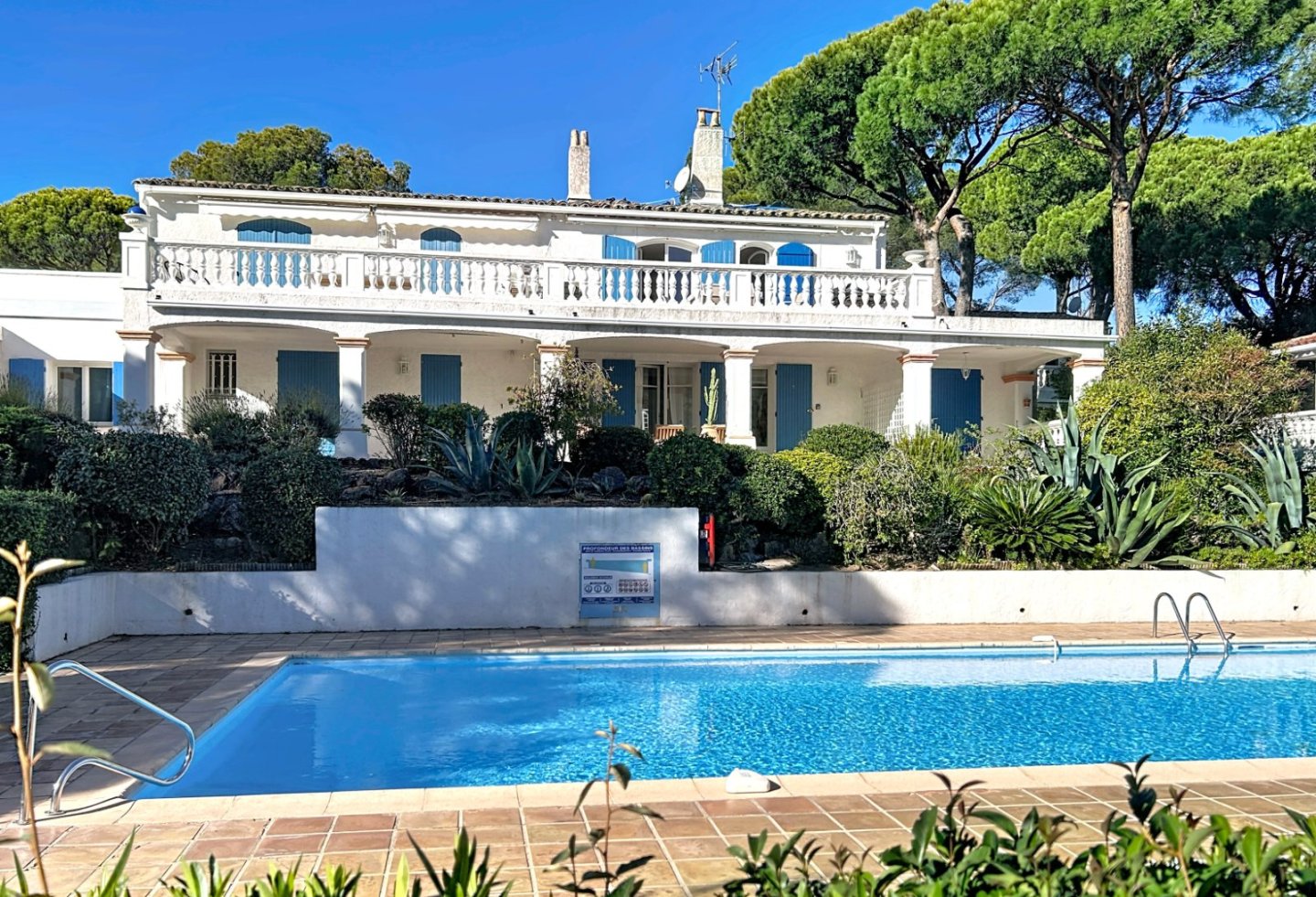 T2 EN REZ DE JARDIN A VENDRE - ST RAPHAEL VALESCURE - 44 m2 - 306000€