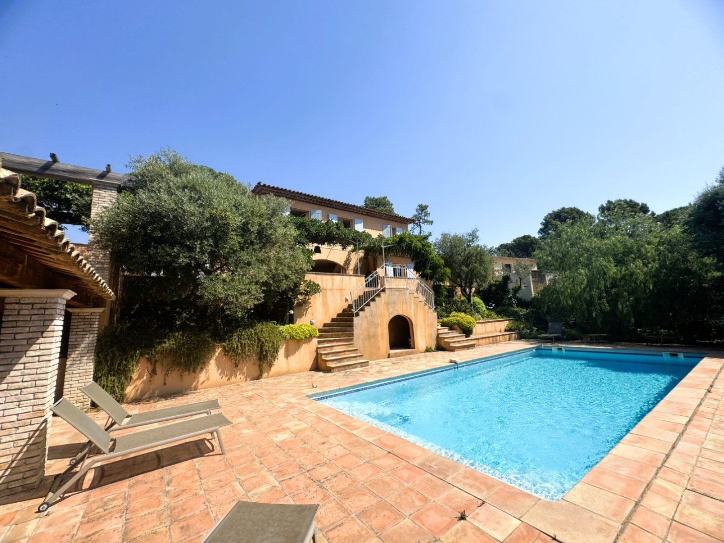 VILLA A VENDRE - PLAN DE LA TOUR - 185 m2 - 1 250 000 €