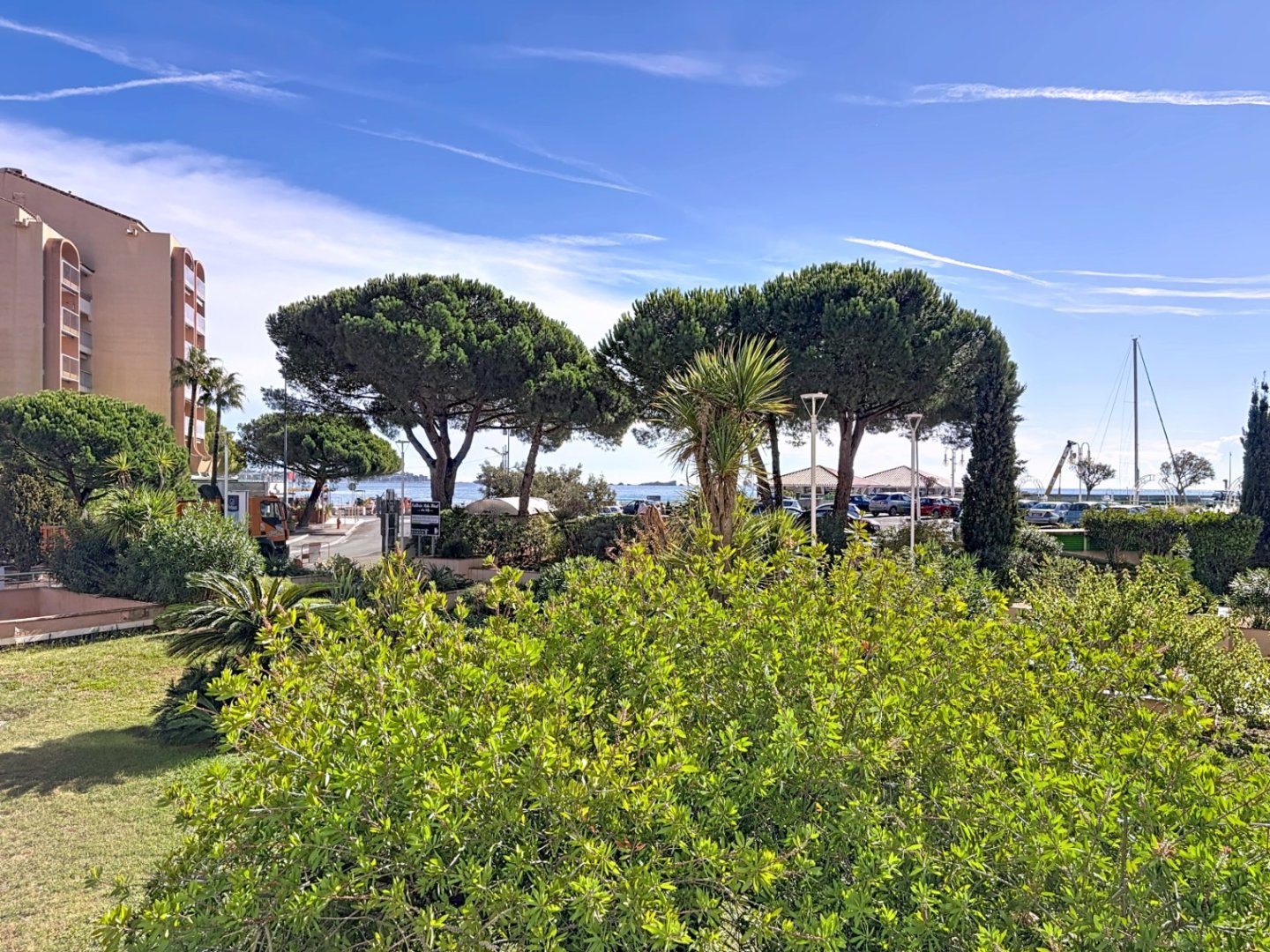 APARTMENT 2 ROOMS FOR SALE - FREJUS - 75.72 m2 - 577000€