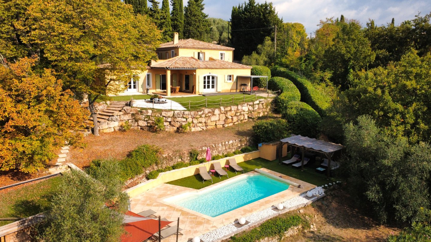 MAISON DE CARACTERE / PISCINE / GARAGE A VENDRE - MONTAUROUX - 200 m2 - 850000€