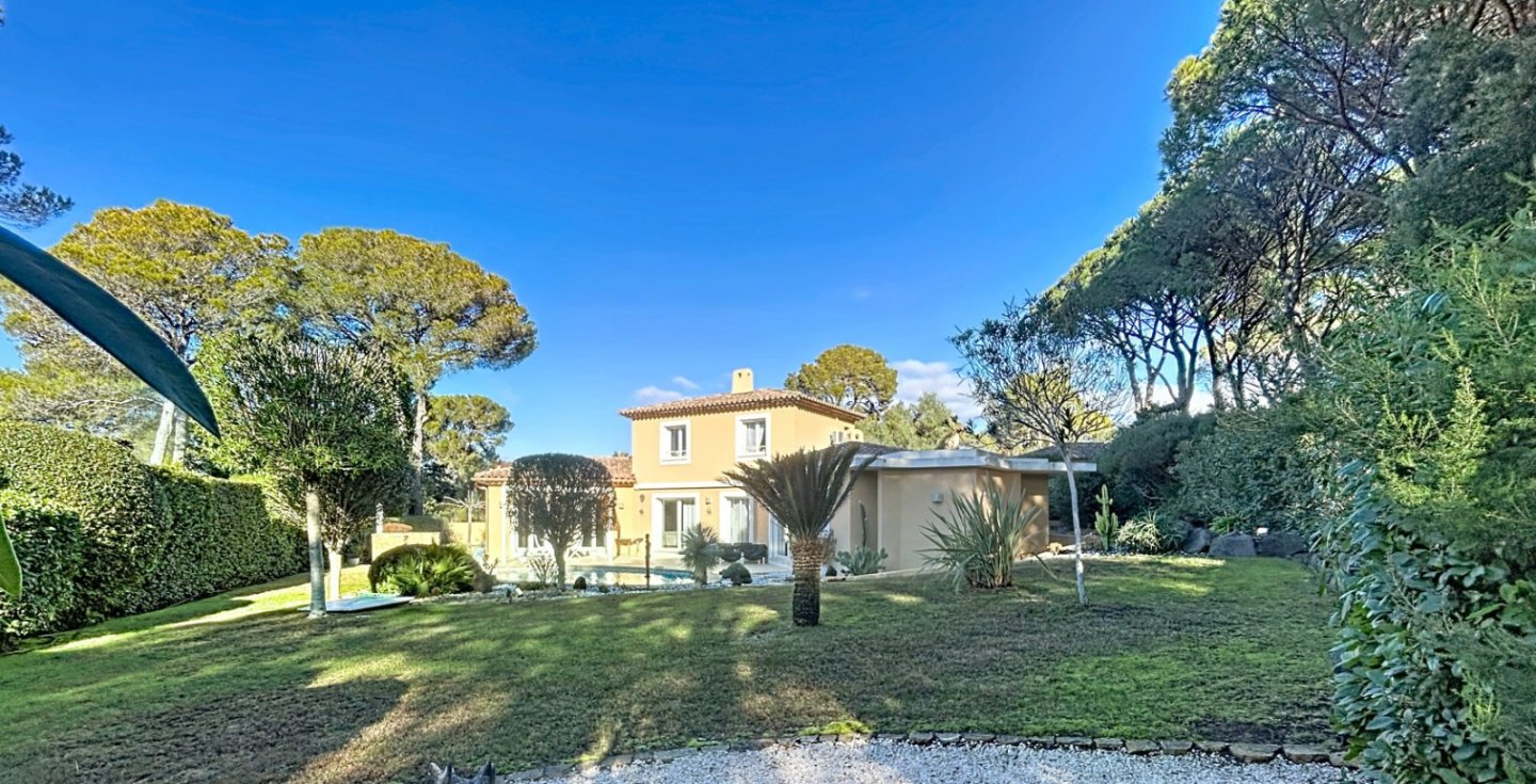 VILLA A VENDRE - ST RAPHAEL - 178 m2 - 1450000€