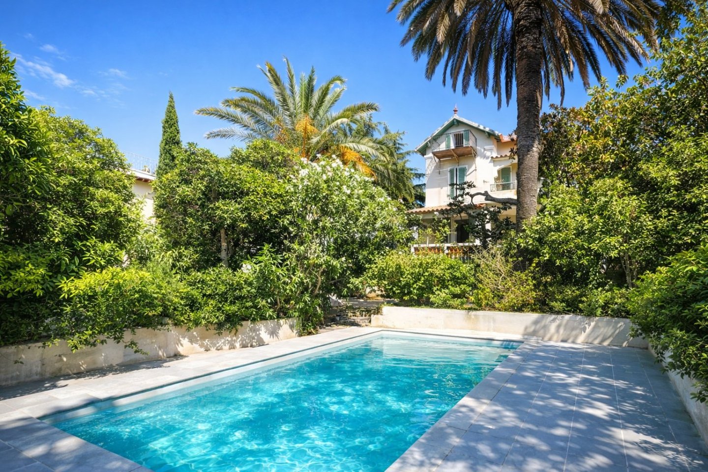 HOUSE FOR SALE - STE MAXIME - 253 m2 - 1�250�000�&euro;