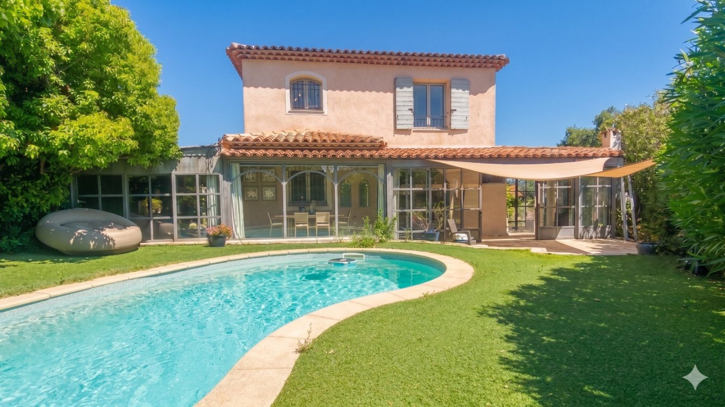 VILLA A VENDRE - STE MAXIME - 200 m2 - 1 090 000 &euro;