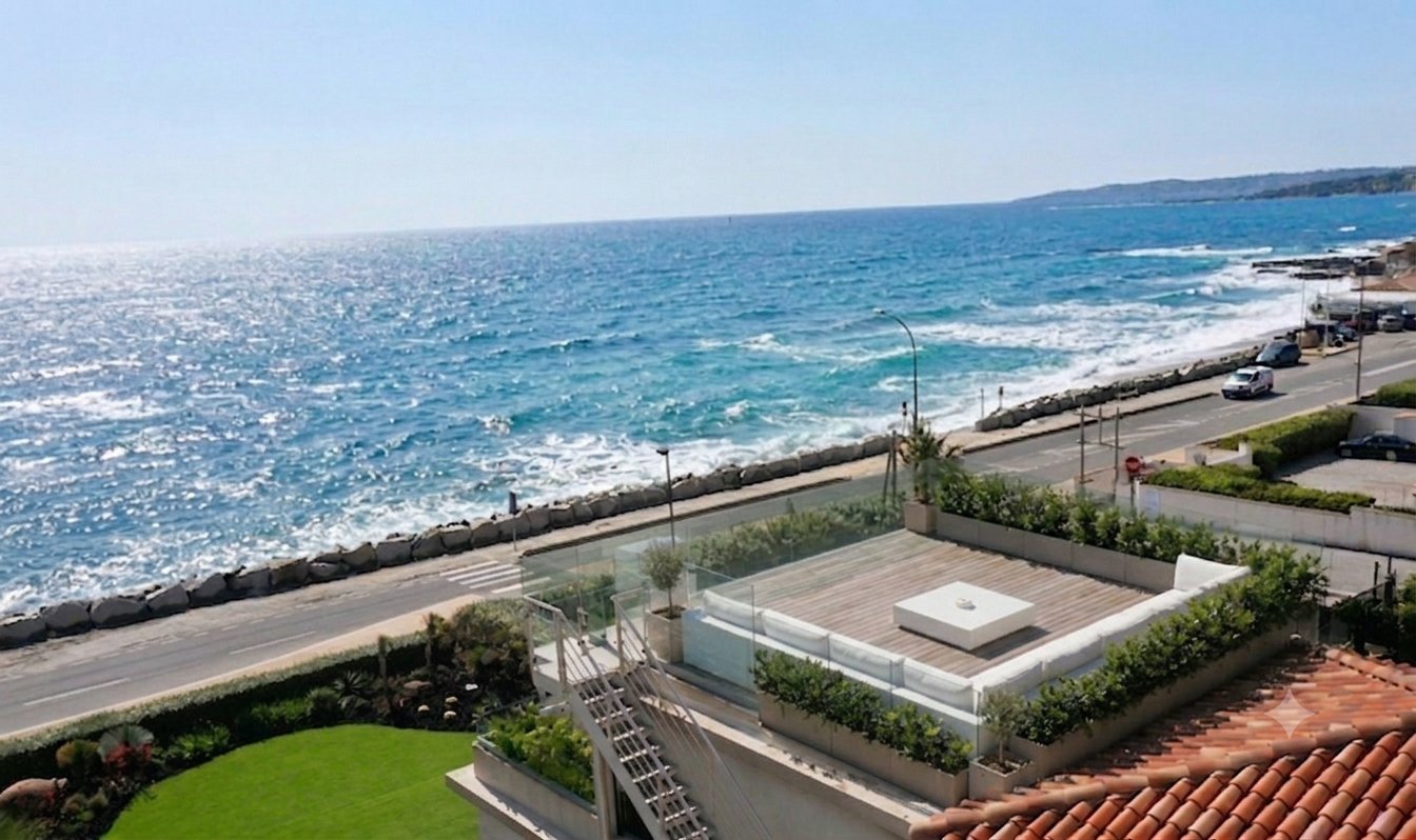 ROOF TOP D EXCEPTION – VUE MER PANORAMIQUE A VENDRE - STE MAXIME - 100 m2 - 1 460 000 &euro;
