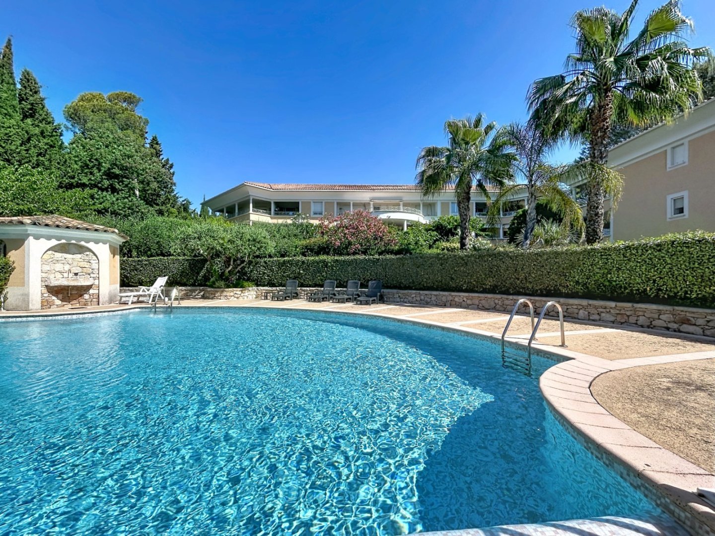 APPARTEMENT T4 A VENDRE - ST RAPHAEL - 94 m2 - 680 000 &euro;
