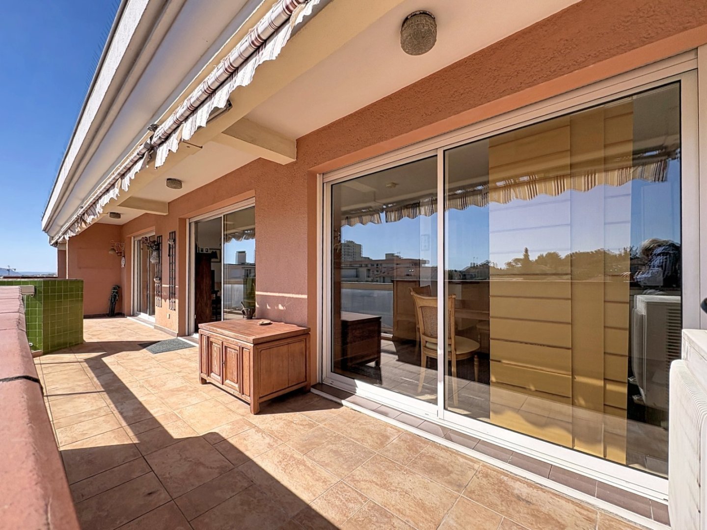 T7  EN CENTRE VILLE A VENDRE - ST RAPHAEL CENTRE VILLE - 147.92 m2 - 822 000 &euro;
