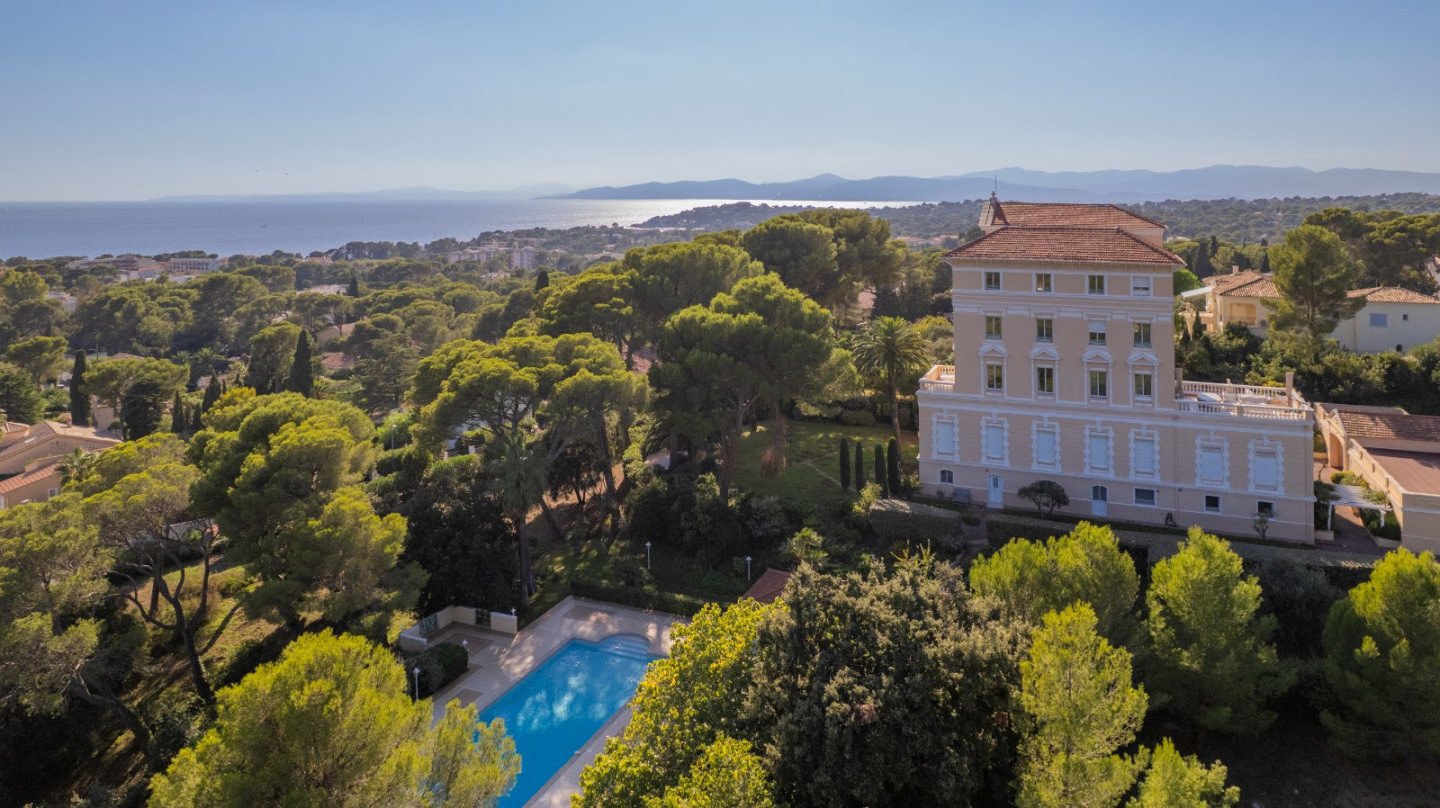 appartement de grand standing A VENDRE - ST RAPHAEL - 295 m2 - 2 950 000 &euro;