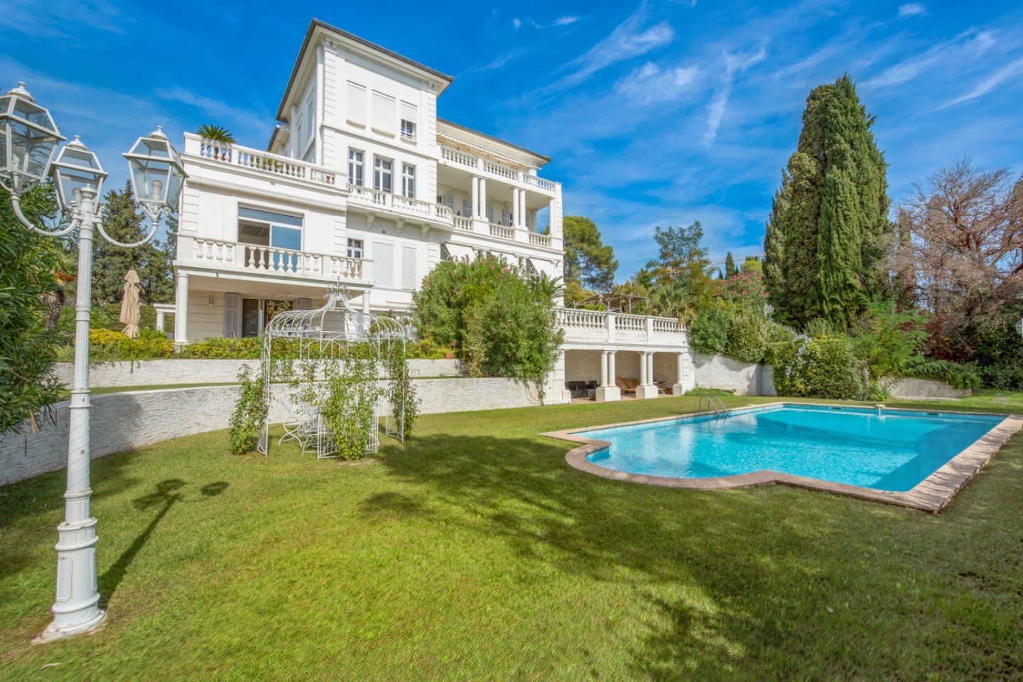 Appartement 4 pièces Valescure A VENDRE - ST RAPHAEL VALESCURE - 173 m2 - 1 050 000 &euro;