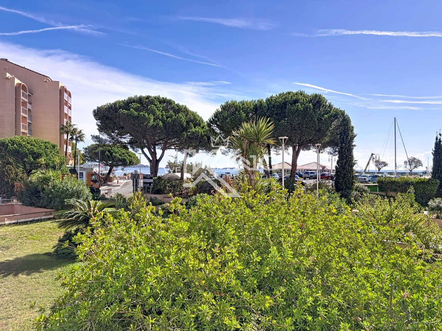 APARTMENT 2 ROOMS FOR SALE - FREJUS - 75.72 m2 - 577000€