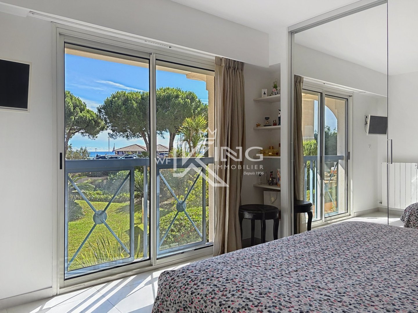 APARTMENT 2 ROOMS FOR SALE - FREJUS - 75.72 m2 - 577000€