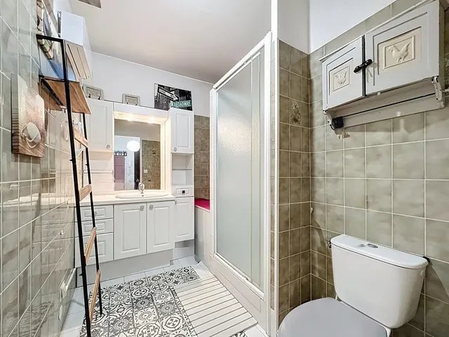 Saint Raphal T2  deux pas du centre-ville