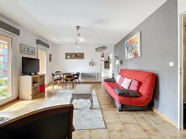 Saint Raphal T2  deux pas du centre-ville