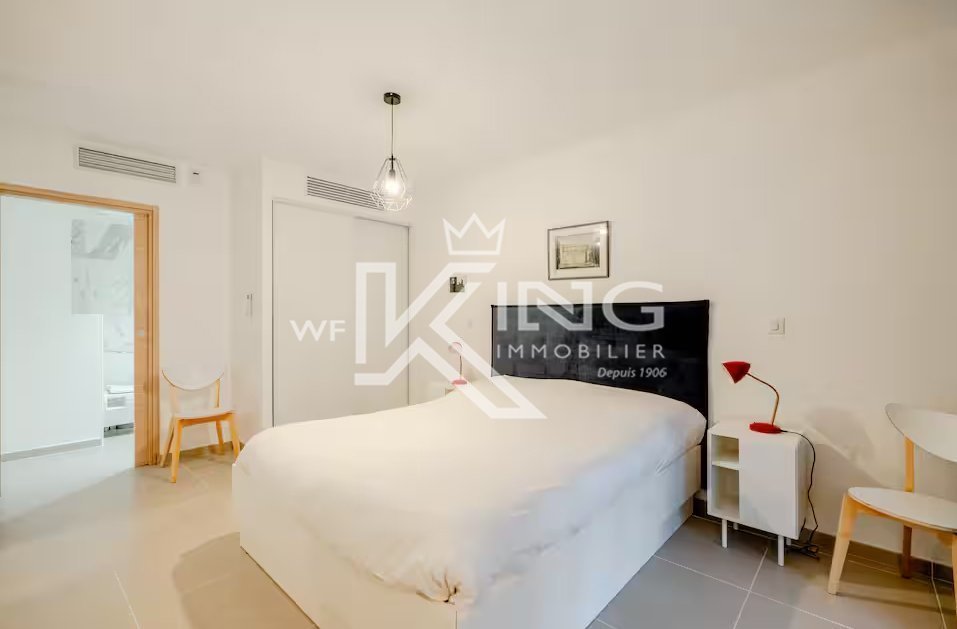 Appartement T2 de 40 m² au cœur de Saint-Tropez, place des Lices.