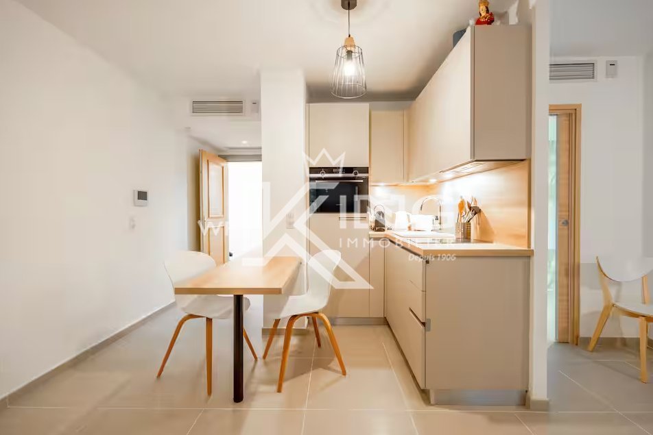 Appartement T2 de 40 m² au cœur de Saint-Tropez, place des Lices.