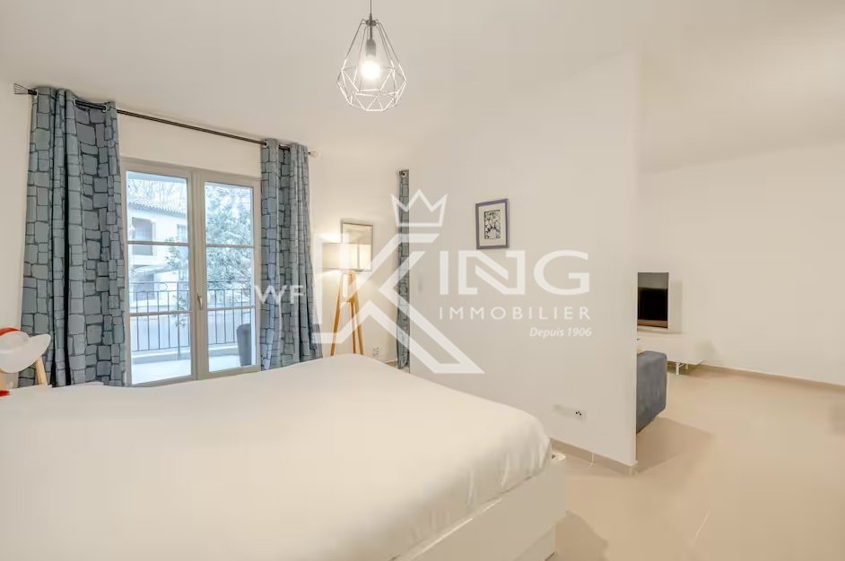Appartement T2 de 40 m² au cœur de Saint-Tropez, place des Lices.