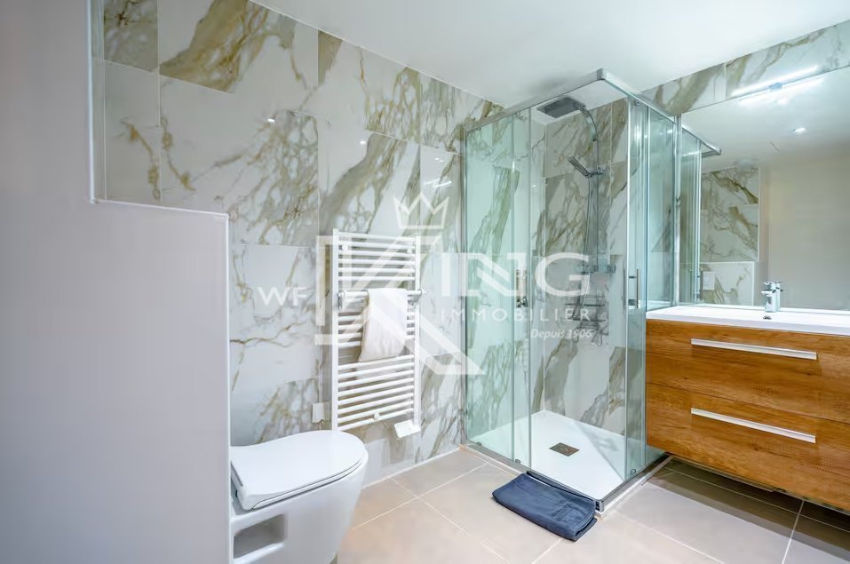Appartement T2 de 40 m² au cœur de Saint-Tropez, place des Lices.