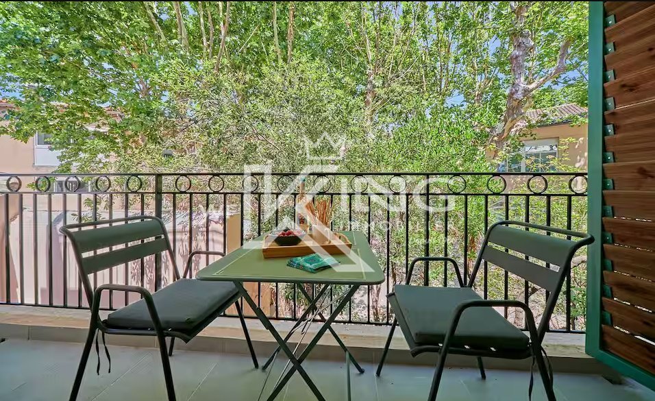 Appartement T2 de 40 m² au cœur de Saint-Tropez, place des Lices.