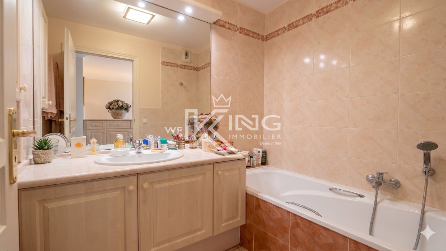 APARTMENT 3 ROOMS FOR SALE - FREJUS - 63.24 m2 - 295 000 &euro;