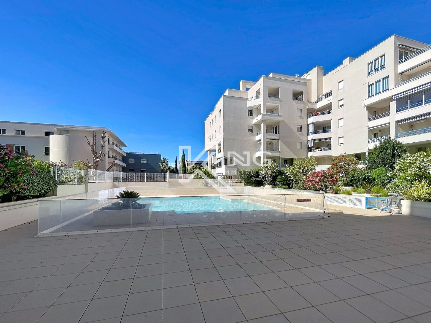 APPARTEMENT T3 54m2 - FREJUS PLAGE - TERRASSE - PISCINE - BOX