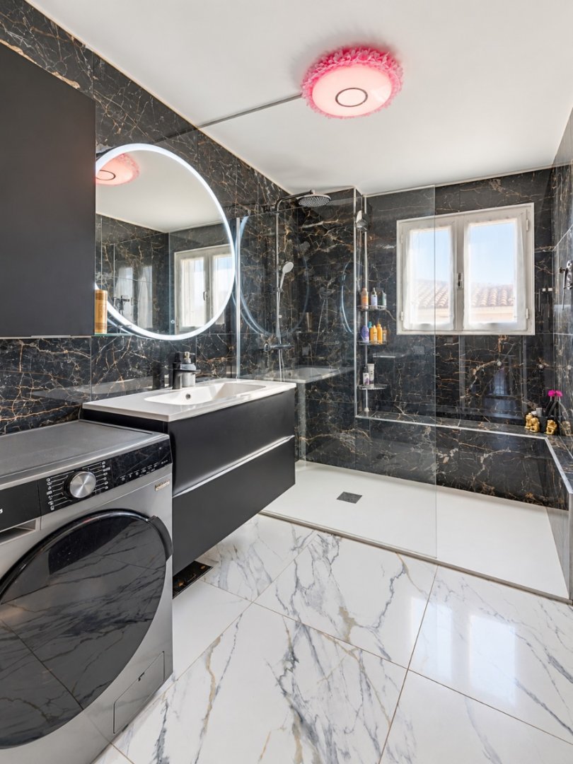 APPARTEMENT T3 A VENDRE - ST RAPHAEL CENTRE VILLE - 71 m2 - 370 000 &euro;