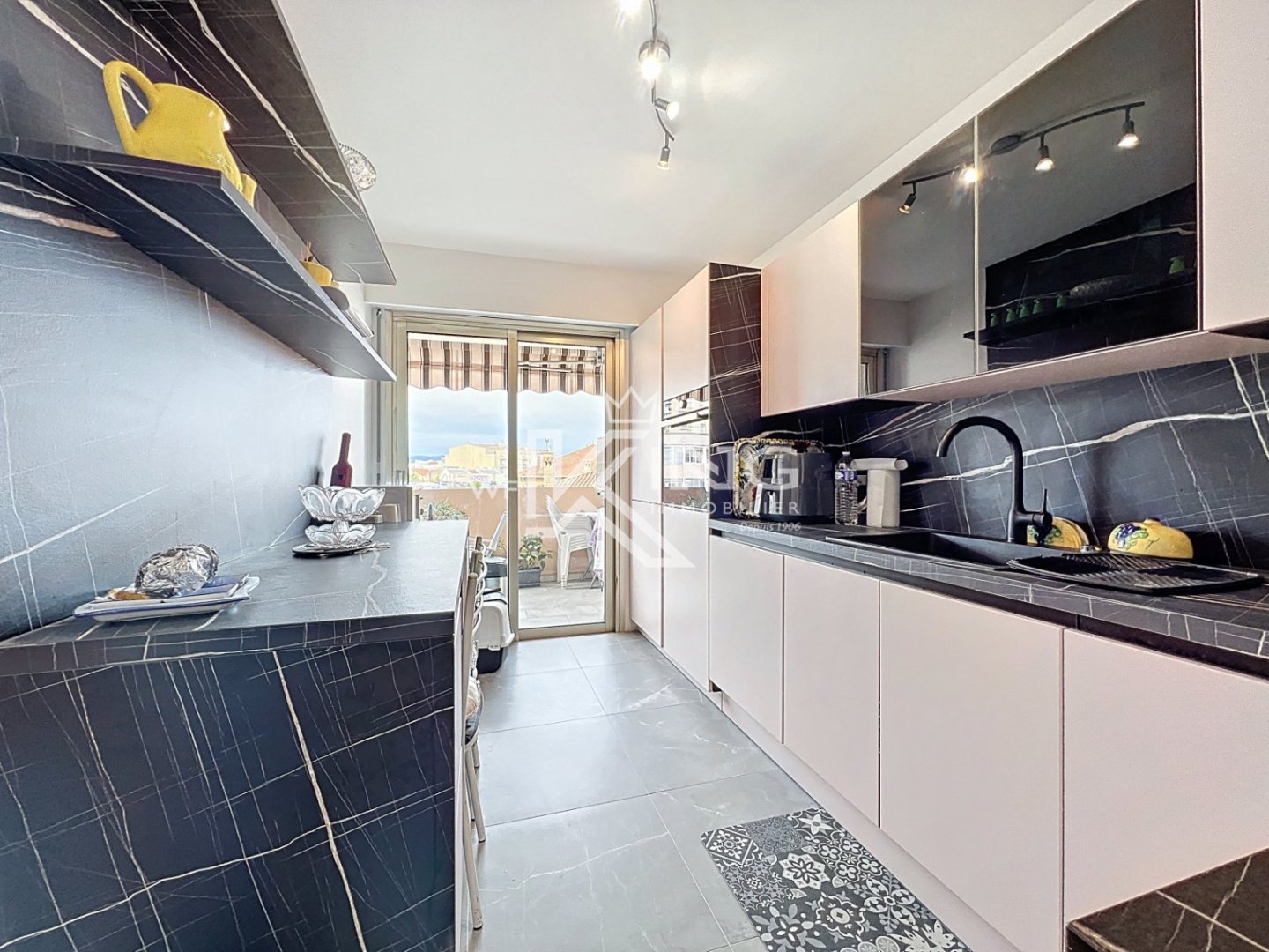 APARTMENT 3 ROOMS FOR SALE - ST RAPHAEL - 71.21 m2 - 422�000�&euro;