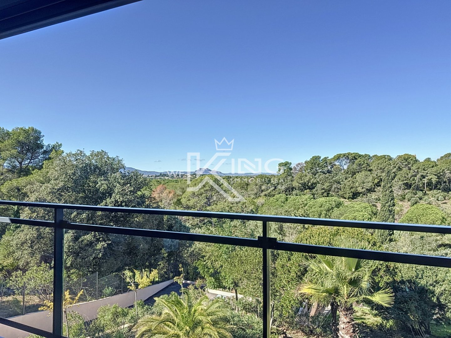 Saint Raphael proche commerce et golf