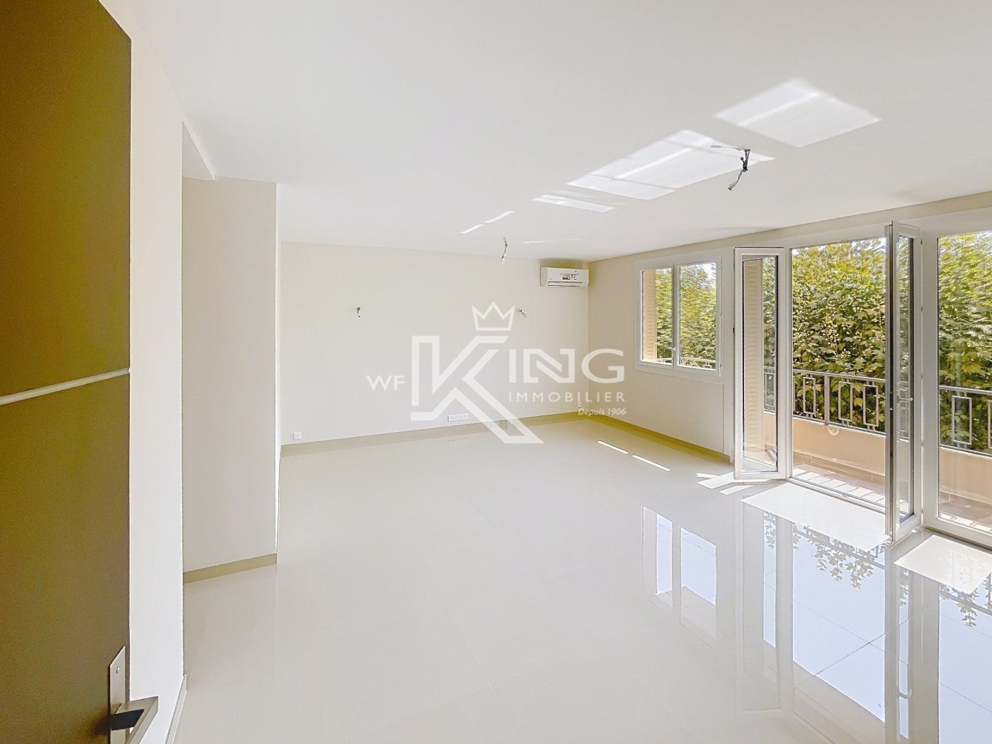 Appartement entirement rnov A VENDRE - FREJUS - 76.1 m2 - 238000€