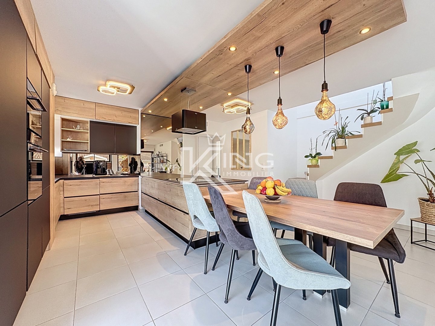 APARTMENT 4 ROOMS FOR SALE - ST AYGULF - 111.9 m2 - 995�000�&euro;